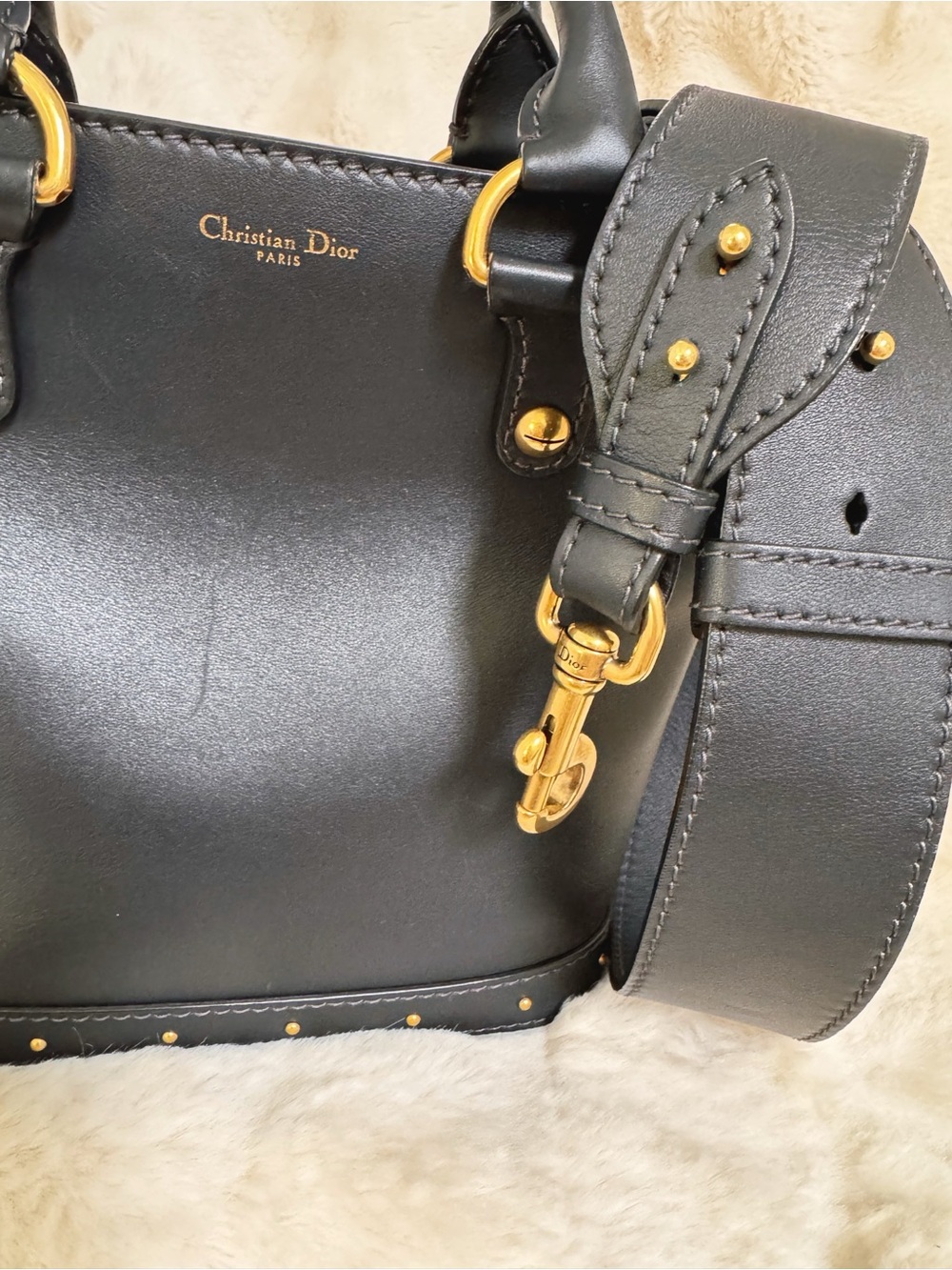 Dior Dioravenue Bucket Bag - Picture 3 of 13